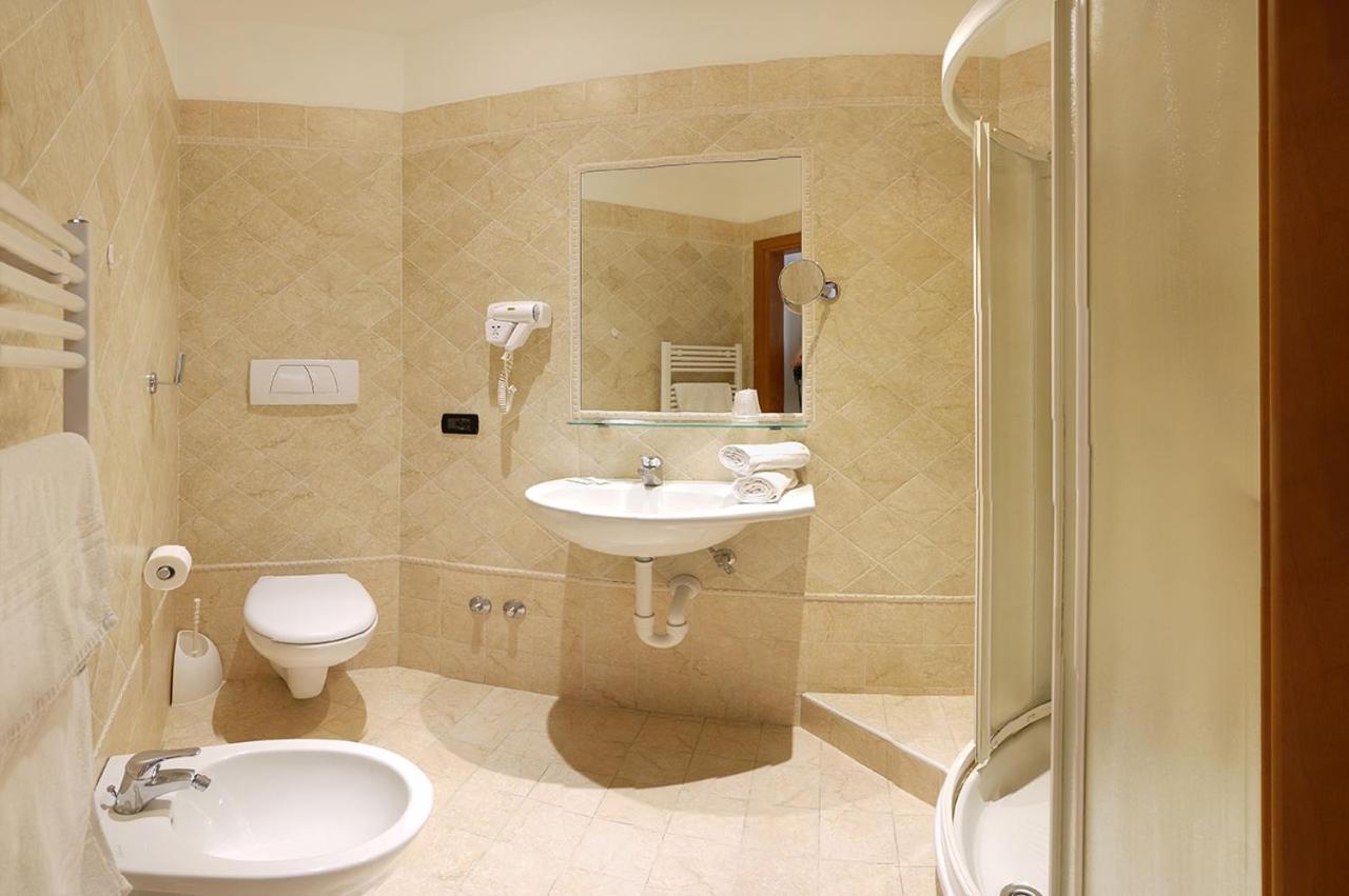 Hotel Alla Rotonda Лидо ди Йезоло Екстериор снимка