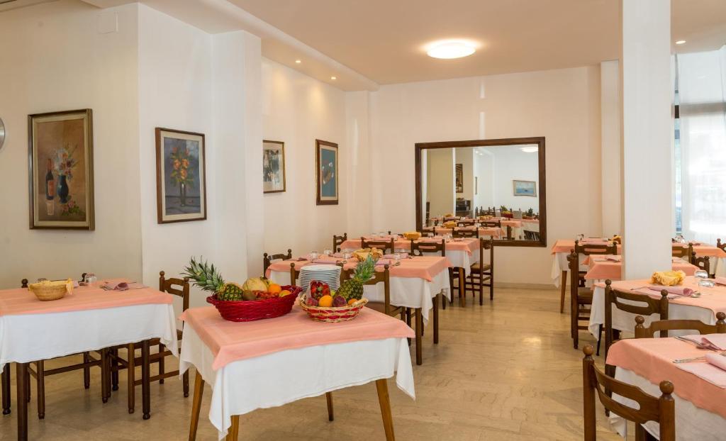 Hotel Alla Rotonda Лидо ди Йезоло Екстериор снимка
