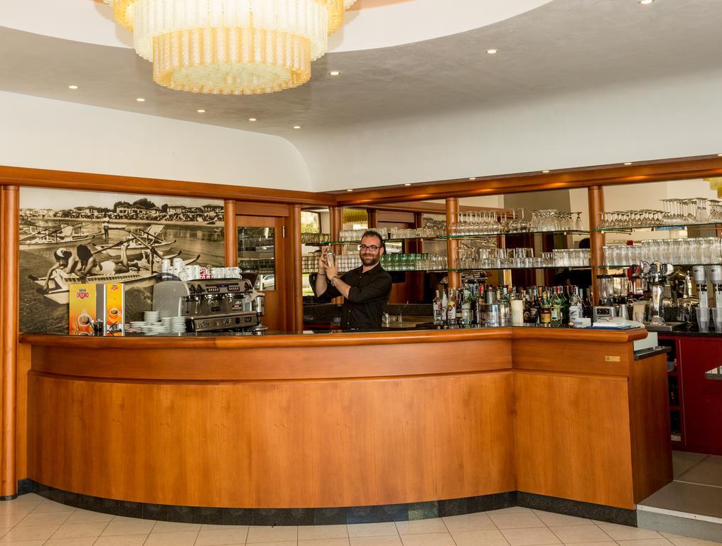 Hotel Alla Rotonda Лидо ди Йезоло Екстериор снимка